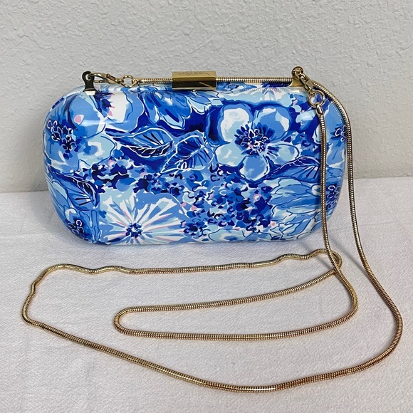 Lilly Pulitzer Handbags - Lilly Pulitzer Blue Clutch Coastal Catch & Keep Purse Gold Chain